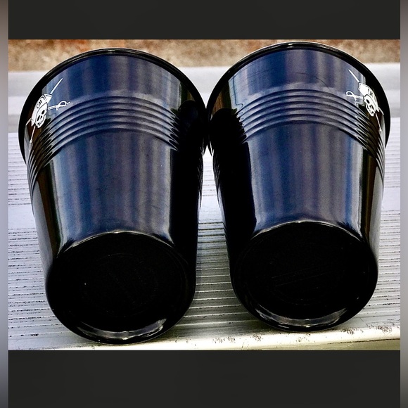 Officially Licensed Captain Morgan Rum Skull & Crossbones Pirate Plastic Glasses - Picture 5 of 5